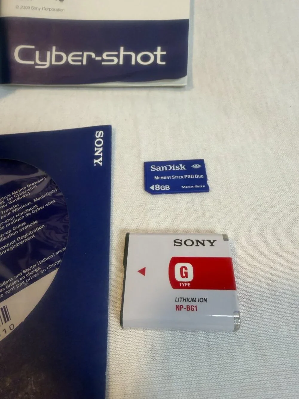 Sony Cyber-shot DSC-H20 Digital Camera Black 10.1MP 10x Zoom Bundle Case Memory